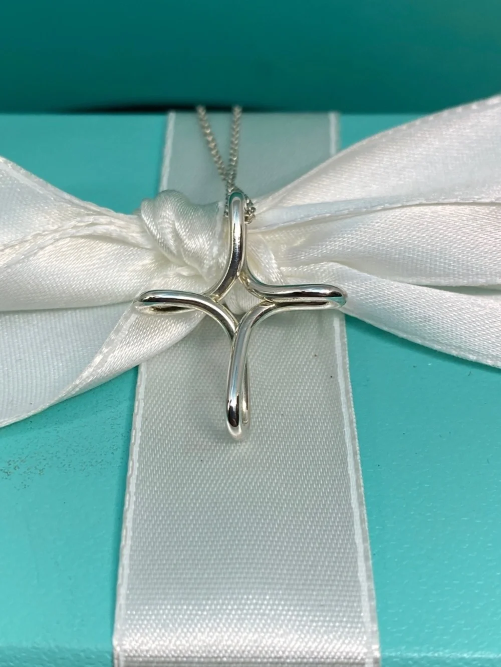 Tiffany & Co Elsa Peretti Infinity Cross 925 Silver Necklace 16”